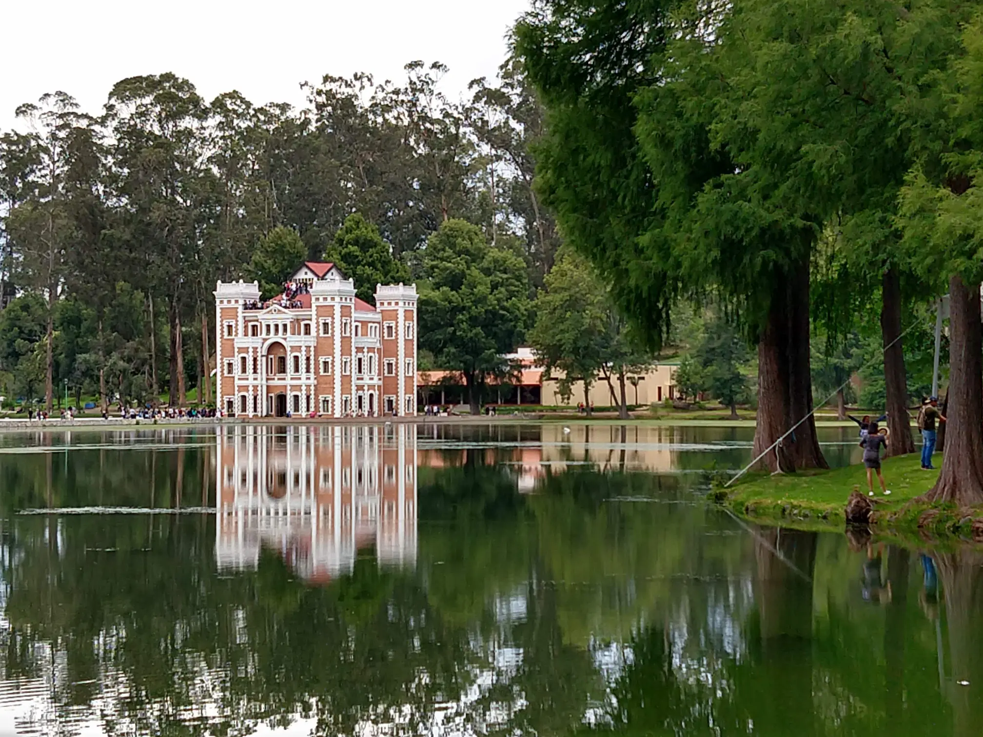 Day 015 - The castle and the lake